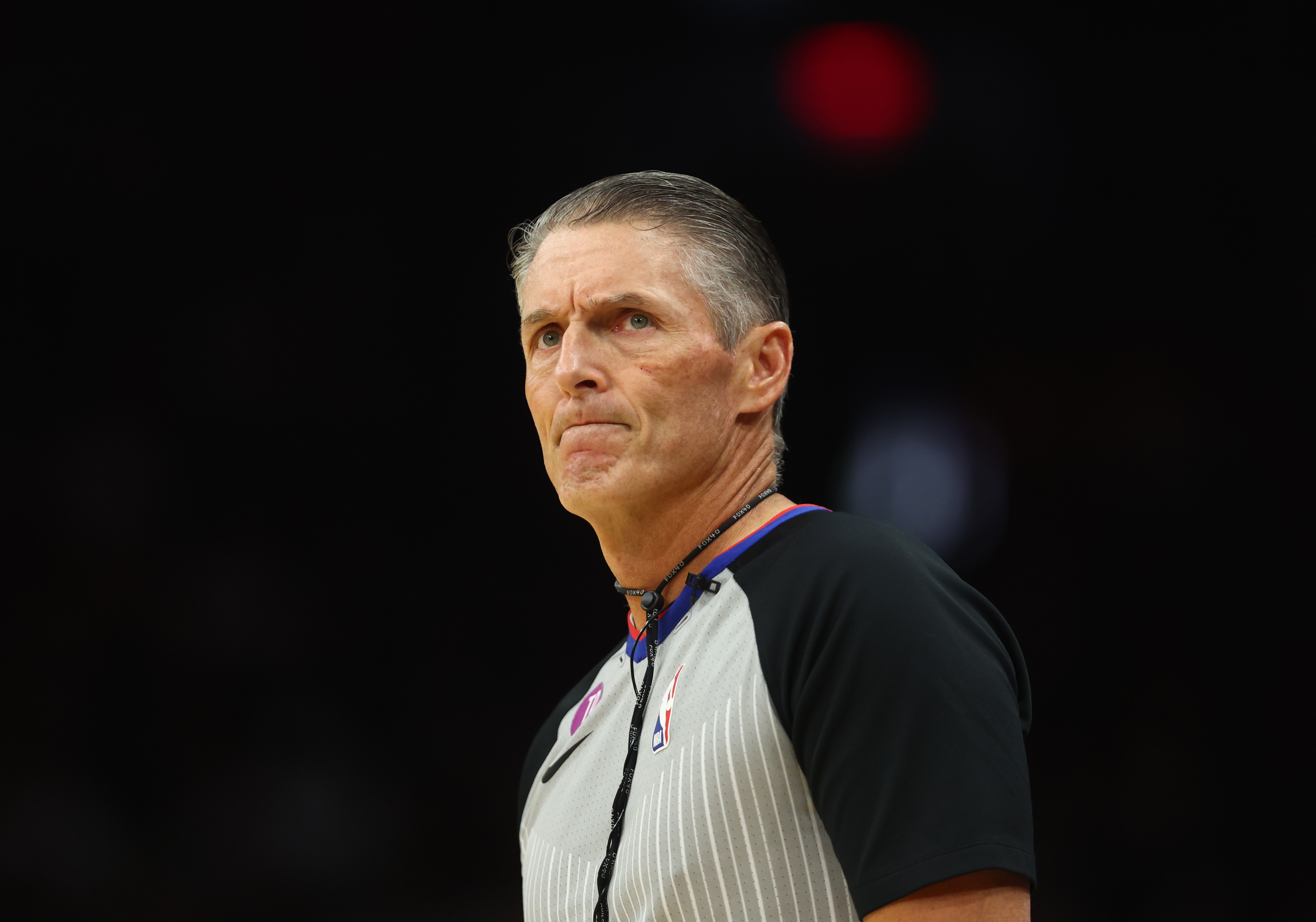 NBA东决G4焦点战 争议名哨福斯特执掌尼克斯绿军生死战